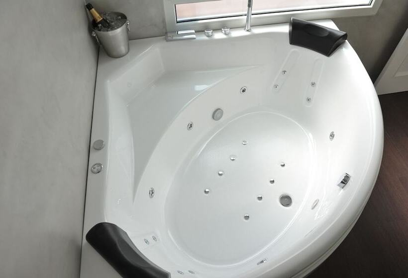 Gaudint Barcelona Suites