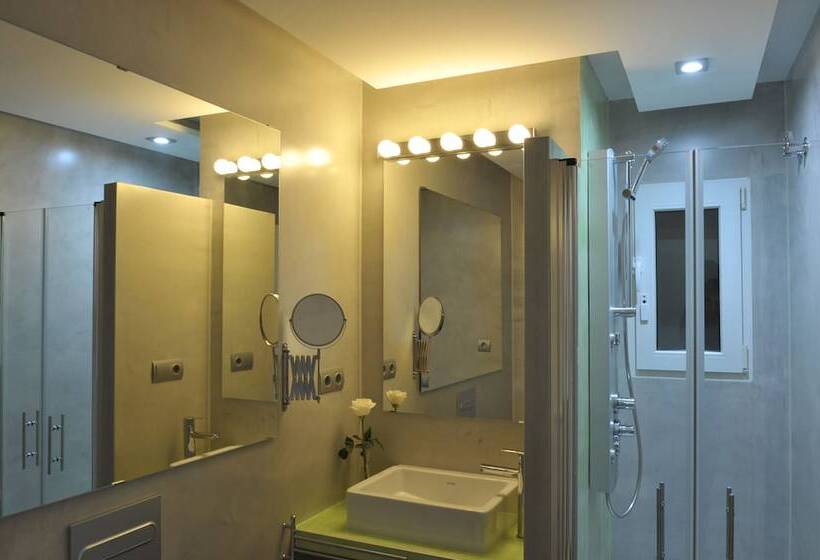 Gaudint Barcelona Suites