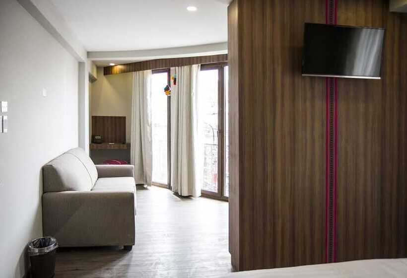 هتل Altus Express