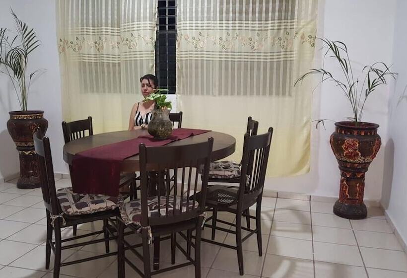 ホテル Nahoch Tatoob Casa De Los Abuelos