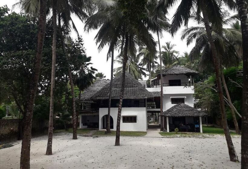 Kusini Beach Cottages