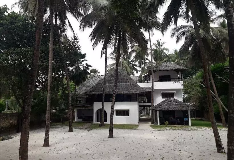 Kusini Beach Cottages
