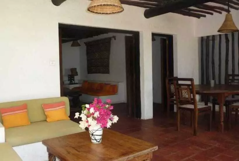 Kusini Beach Cottages