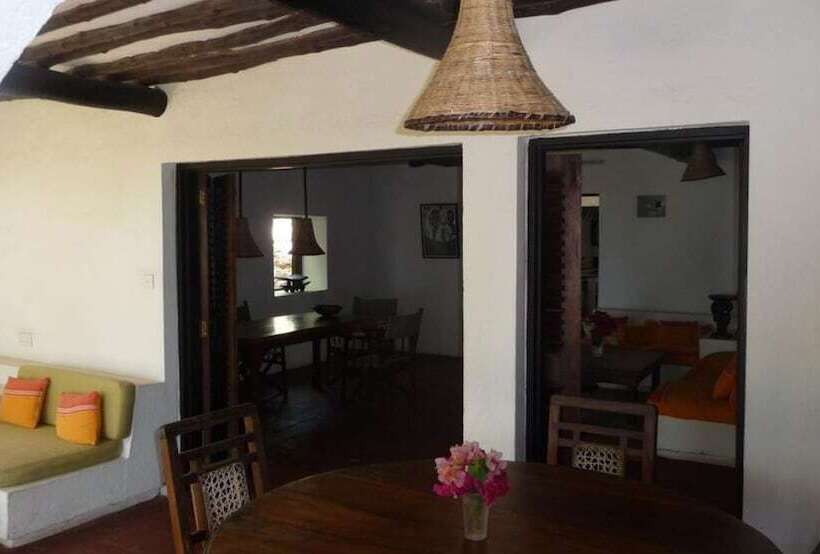 Kusini Beach Cottages