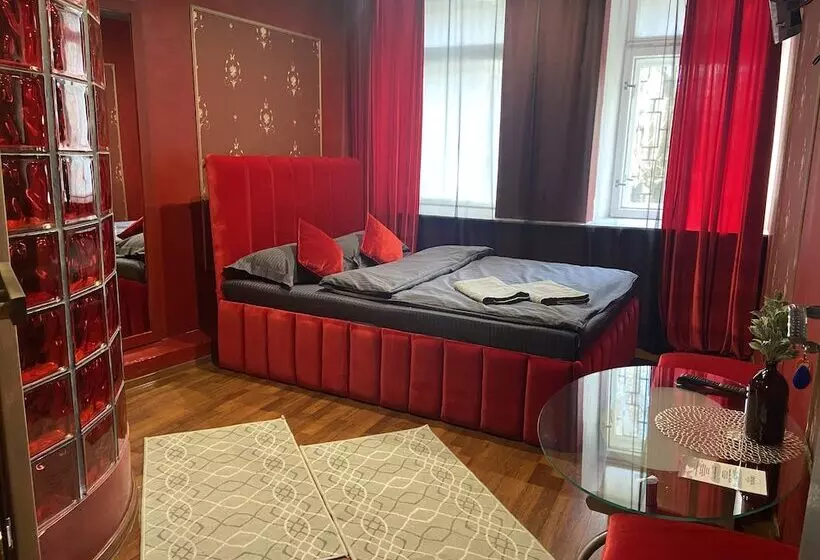 ペンション Crystal