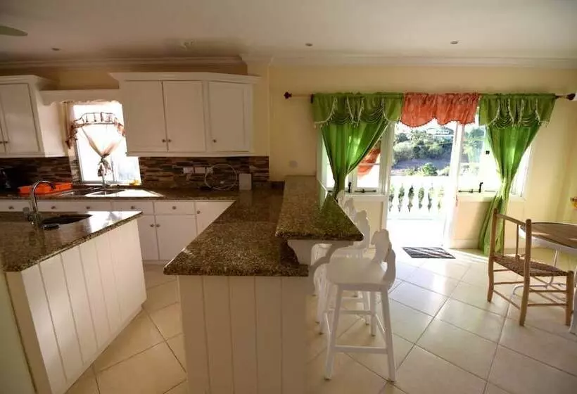 پانسیون Herelle Heights Escape