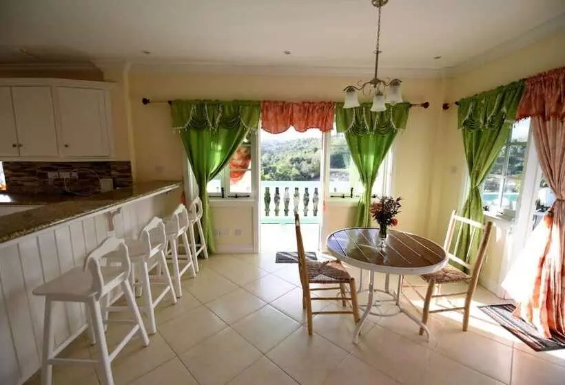 پانسیون Herelle Heights Escape