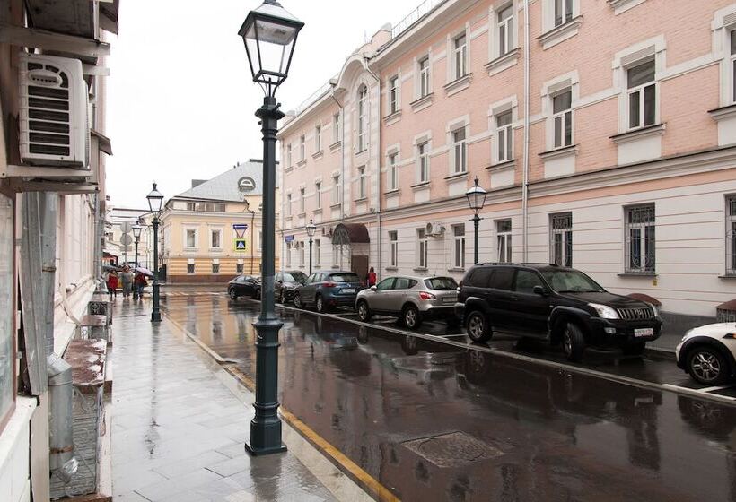 Tretyakovka   Hostel