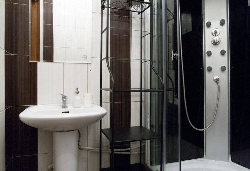 Tretyakovka   Hostel