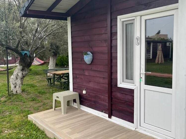 تختخواب و صبحانه Fesleğen Bungalow