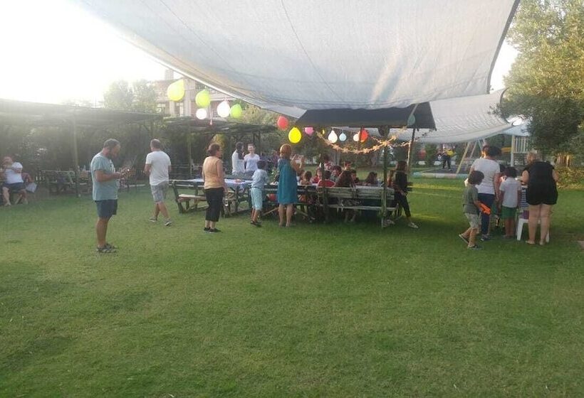 تختخواب و صبحانه Fesleğen Bungalow