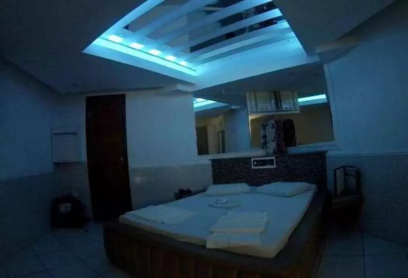 Flamboyant Motel   Adults Only