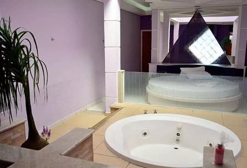 Flamboyant Motel   Adults Only