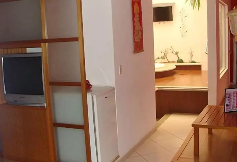 Flamboyant Motel   Adults Only