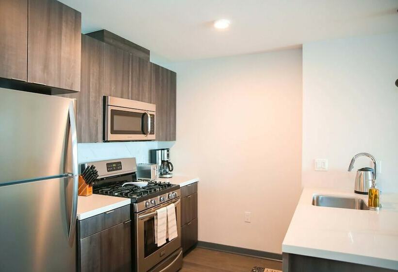 Fully Furnished Suites Near Little Tokyo