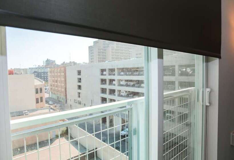 Fully Furnished Suites Near Little Tokyo