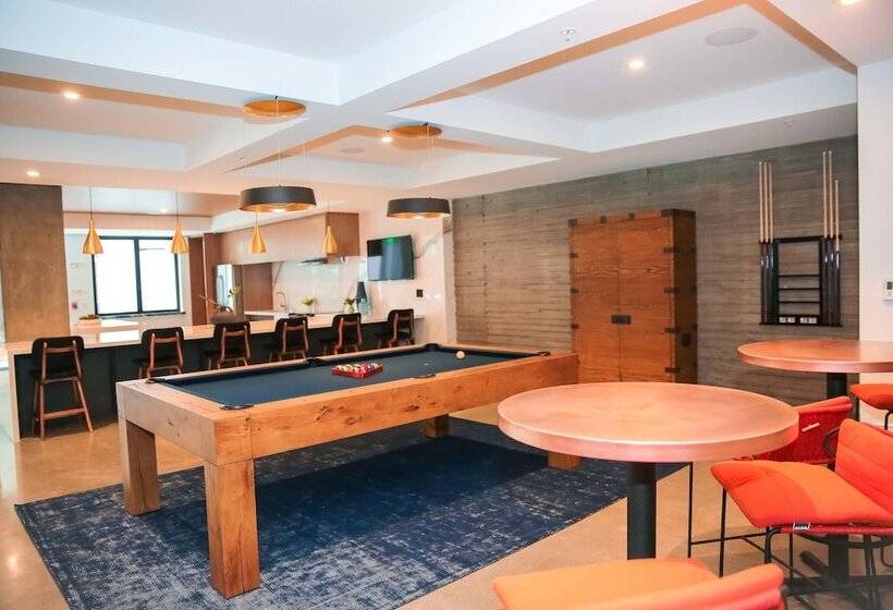 Fully Furnished Suites Near Little Tokyo