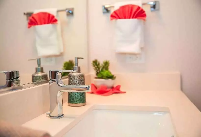 Fully Furnished Suites Near Little Tokyo