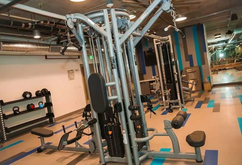 Fully Furnished Suites Near Little Tokyo