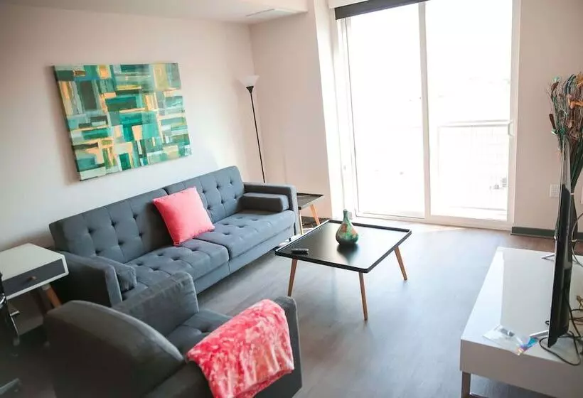 Fully Furnished Suites Near Little Tokyo