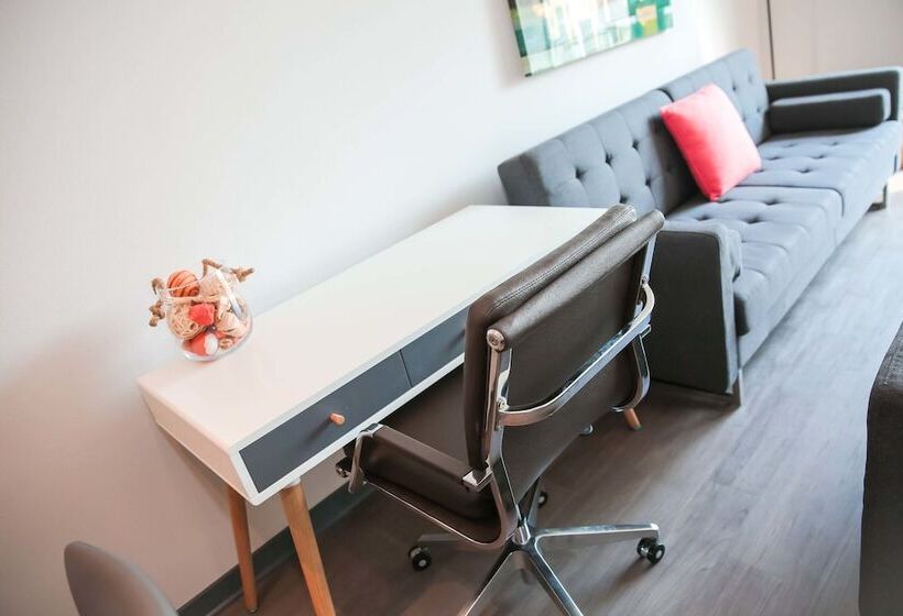 Fully Furnished Suites Near Little Tokyo