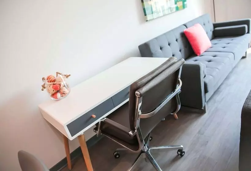 Fully Furnished Suites Near Little Tokyo