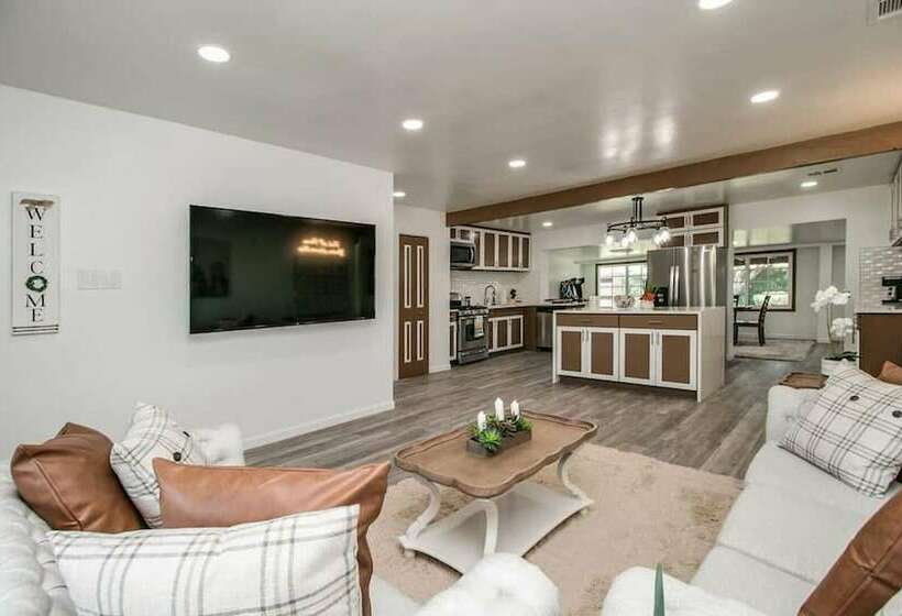 Historic District Gem W/ Modern Style & Amenities!