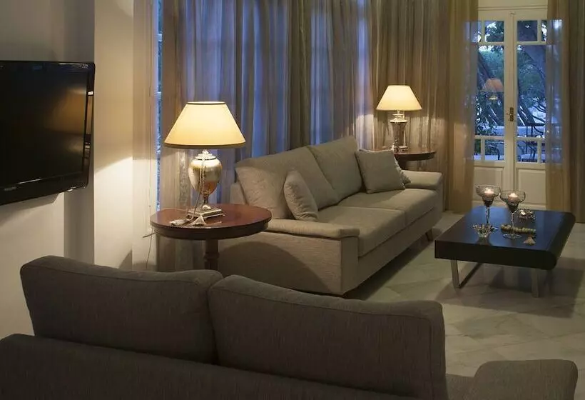هتل Doukissa