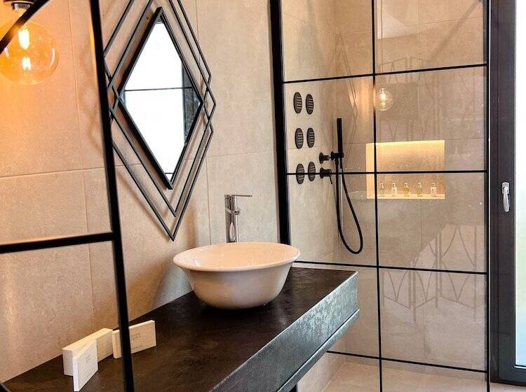 هتل Royalty Suites Psyrri