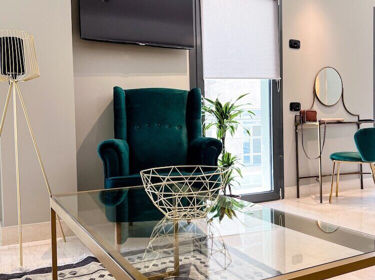 هتل Royalty Suites Psyrri