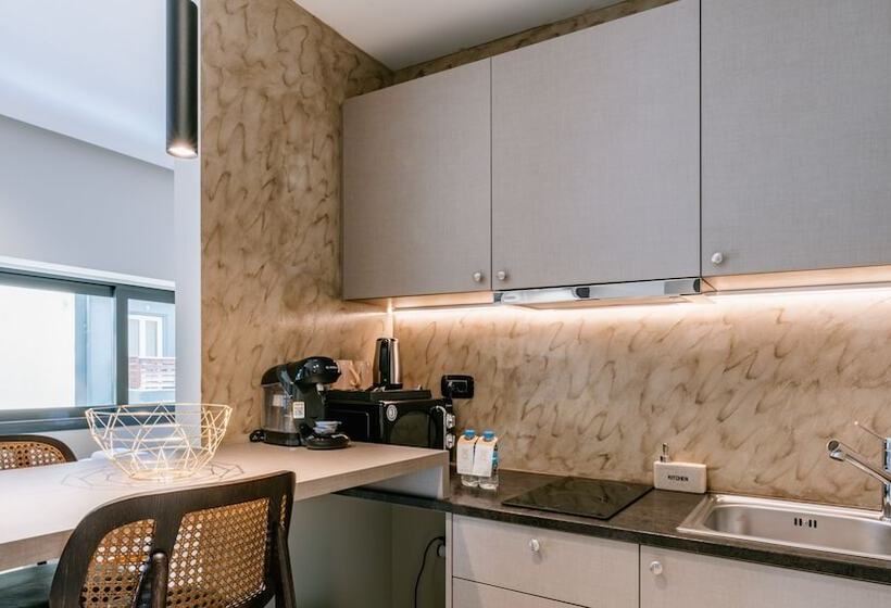 هتل Royalty Suites Psyrri