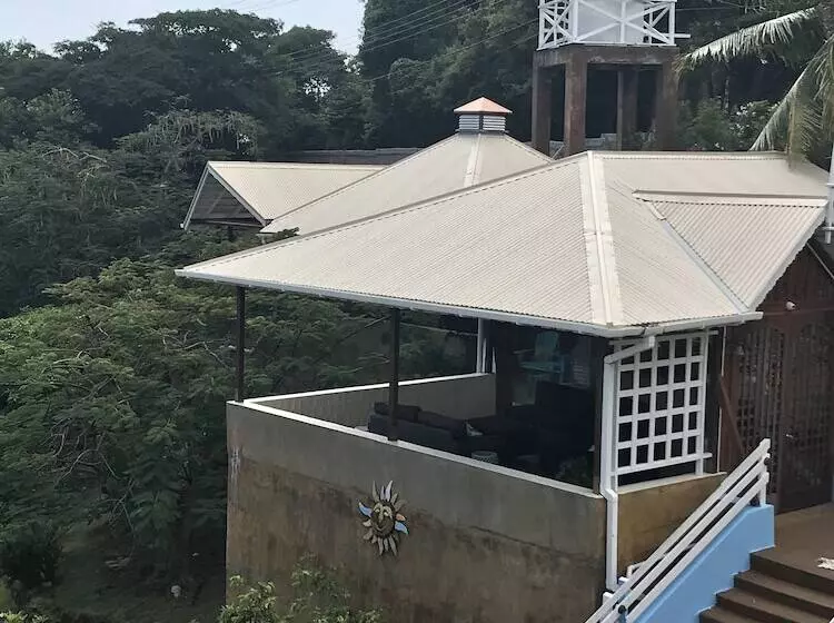 هتل Sugarapple Inn