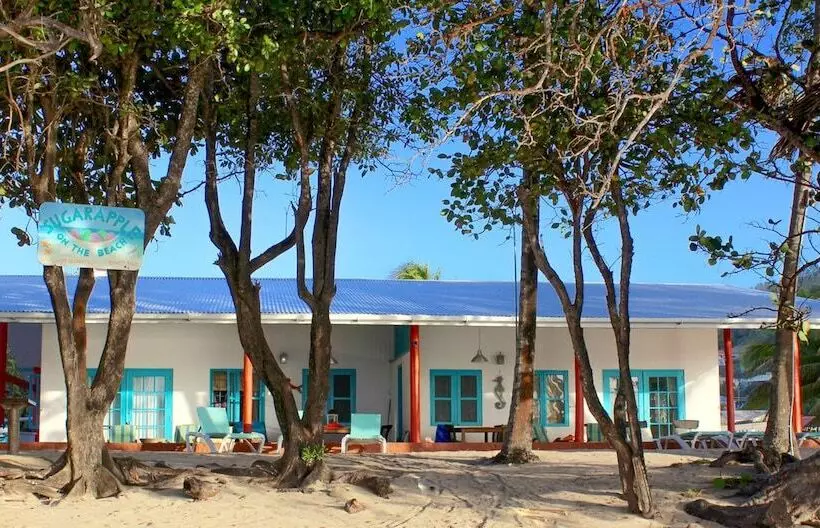 هتل Sugarapple Inn