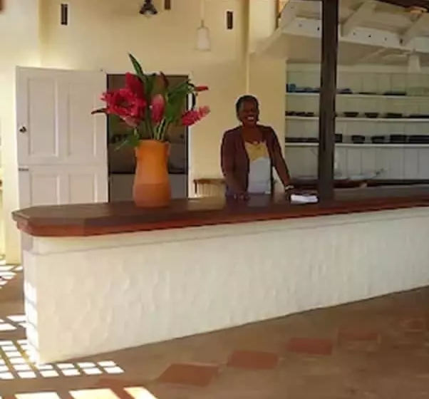 هتل Sugarapple Inn