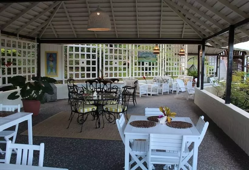 هتل Sugarapple Inn