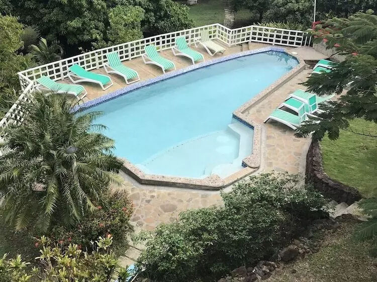 هتل Sugarapple Inn