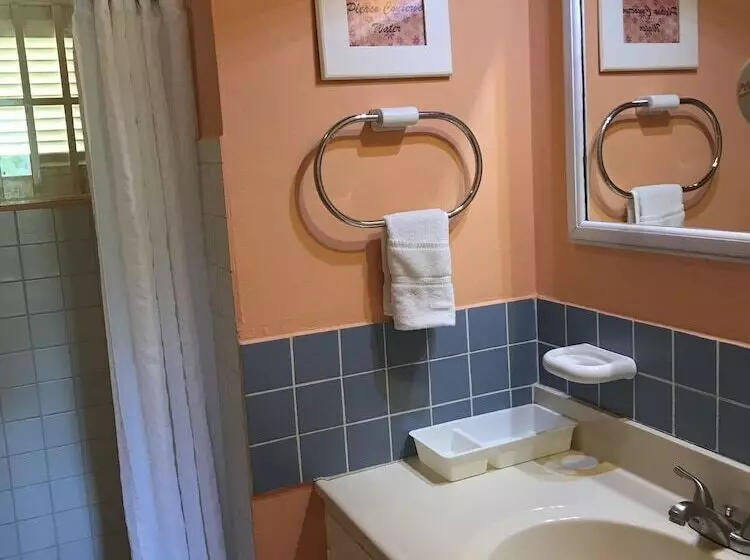 هتل Sugarapple Inn