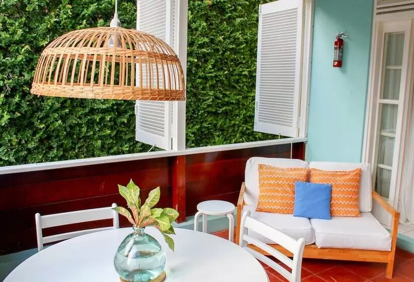 هتل Sugarapple Inn