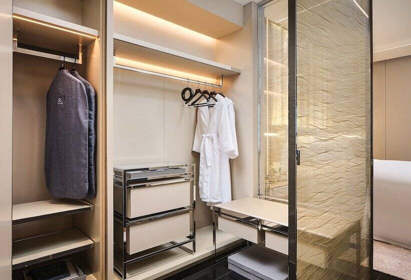 J Hotel, Shanghai Tower   Above All Else, Overlooking The Bund