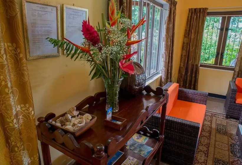 پانسیون Georgina's Cottage