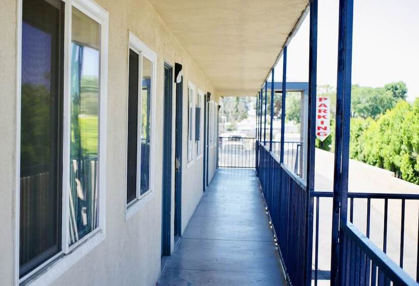 Red Carpet Motel By Ontario