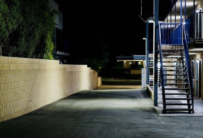 Red Carpet Motel By Ontario