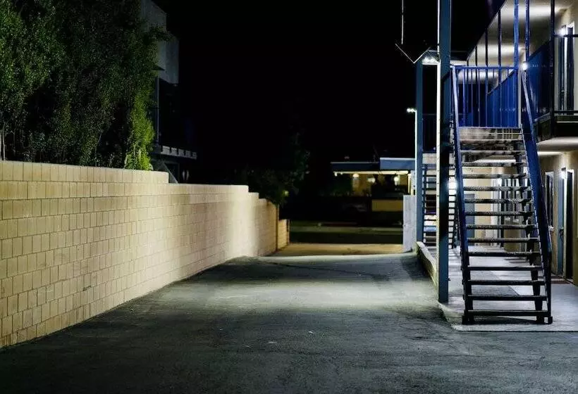 Red Carpet Motel By Ontario