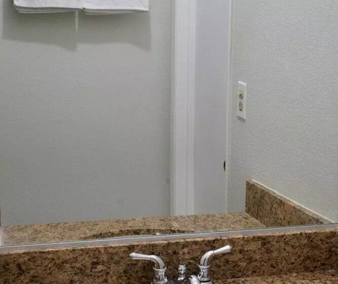 Red Carpet Motel By Ontario