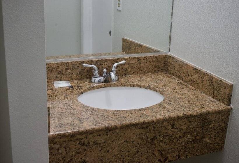 Red Carpet Motel By Ontario