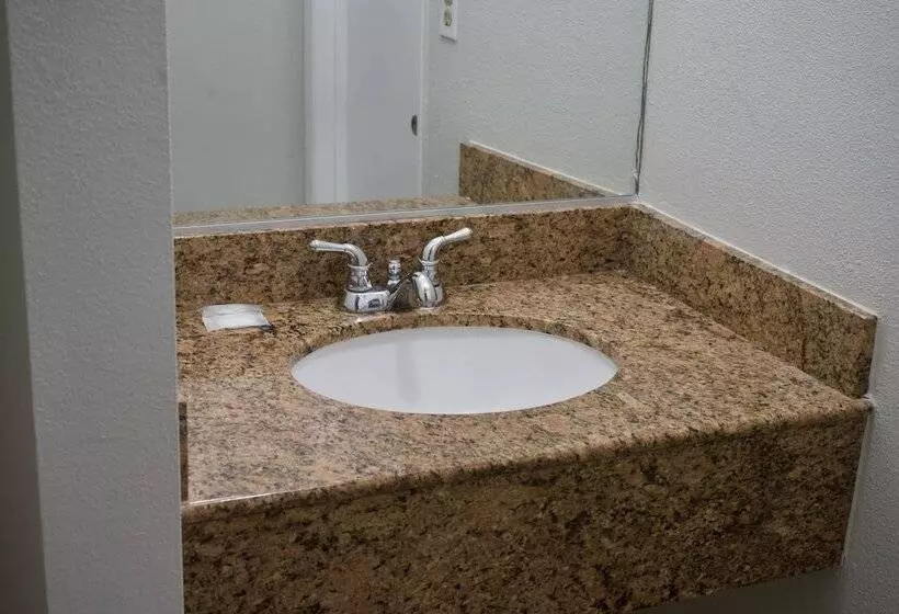 Red Carpet Motel By Ontario