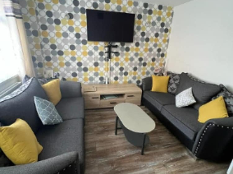 Резиденция Impeccable 2 Bed House Near City Centre