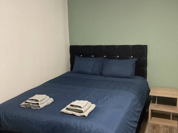 Резиденция Impeccable 2 Bed House Near City Centre