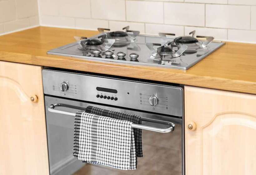 Spacious House With Garage And Garden South Of Birmingham Centre