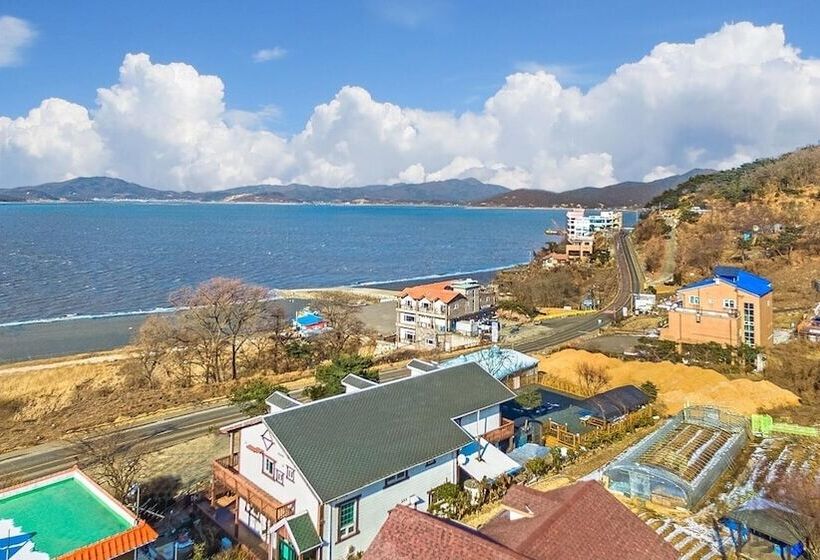 Ganghwa Badabit Pension